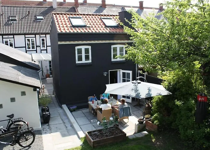 Hus-Lejlighed I Ejendommens Baghus. Ottos Hule